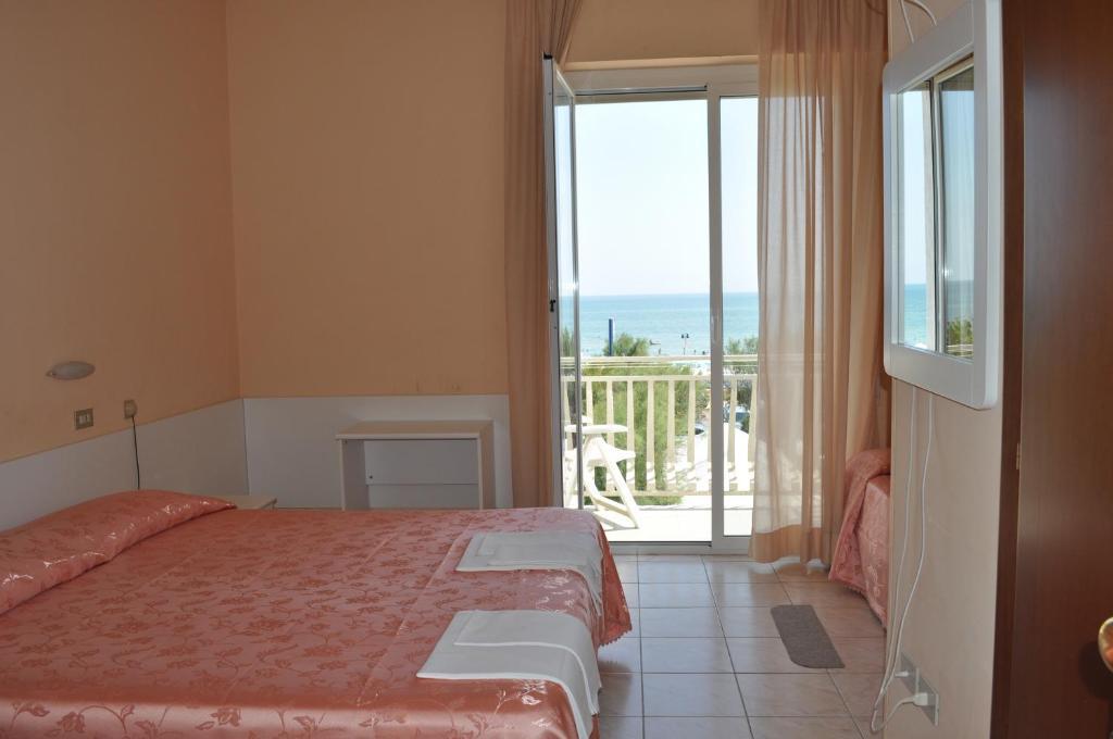 Hotel Perla Сенигаллия Номер фото